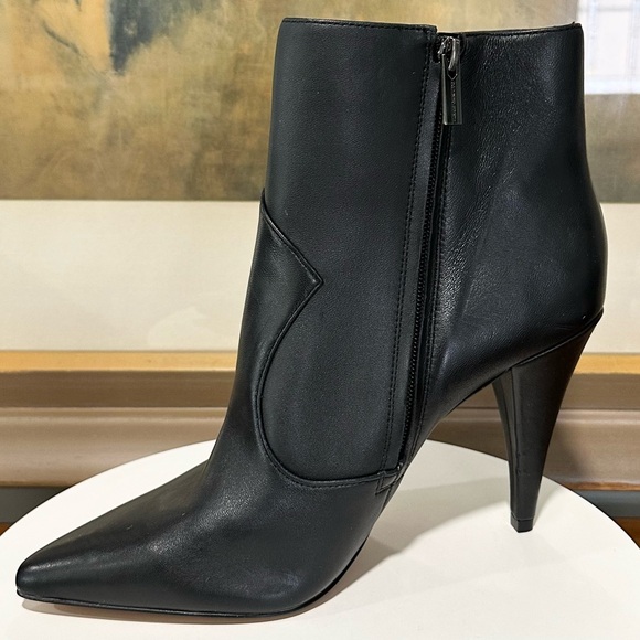 🌸VINCE CAMUTO🌸 Azentela Black Leather Bootie Size: 11M - Picture 4 of 14